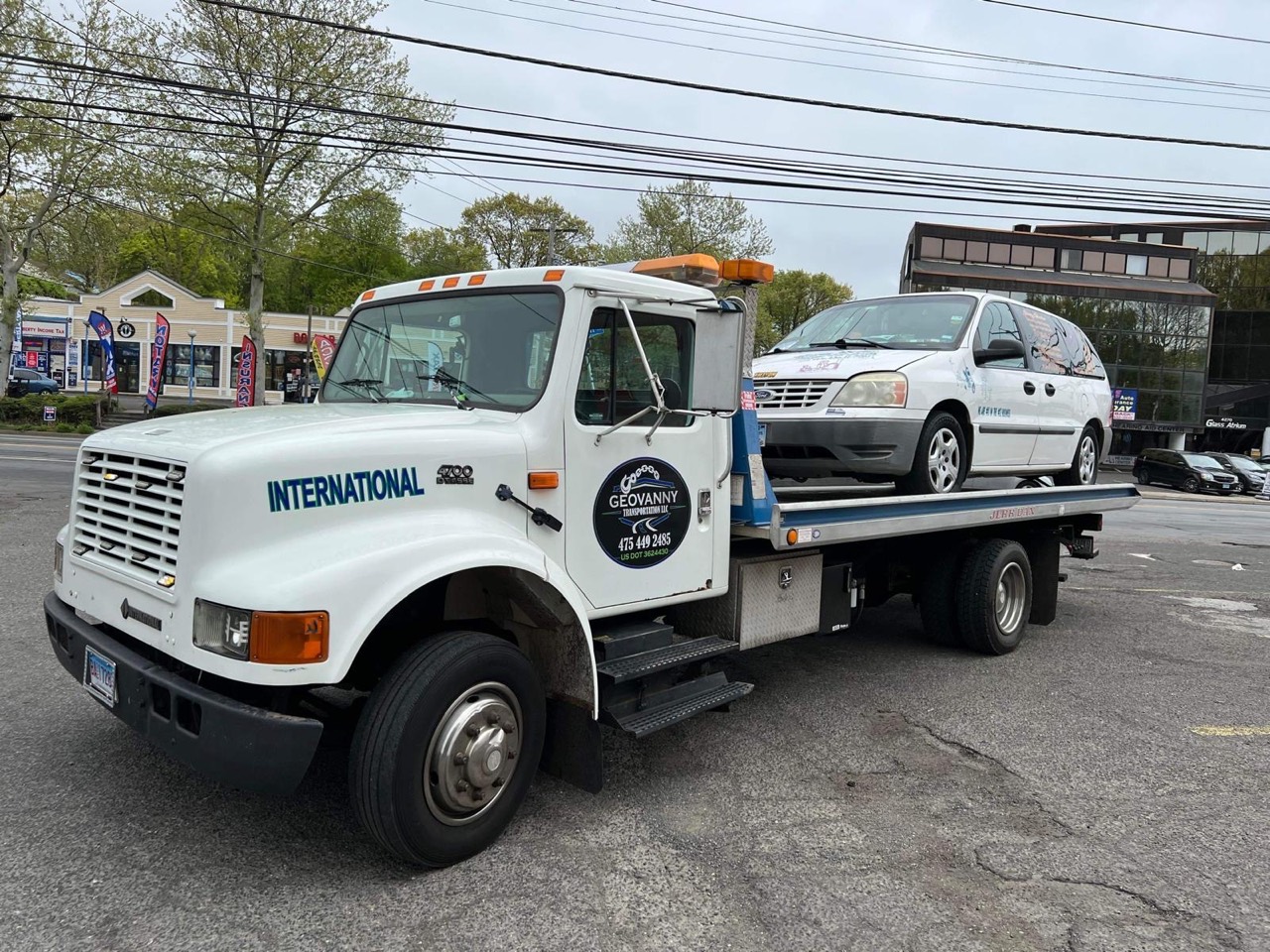 Flatbed carrier serving Bristol CT vehicle transport customers